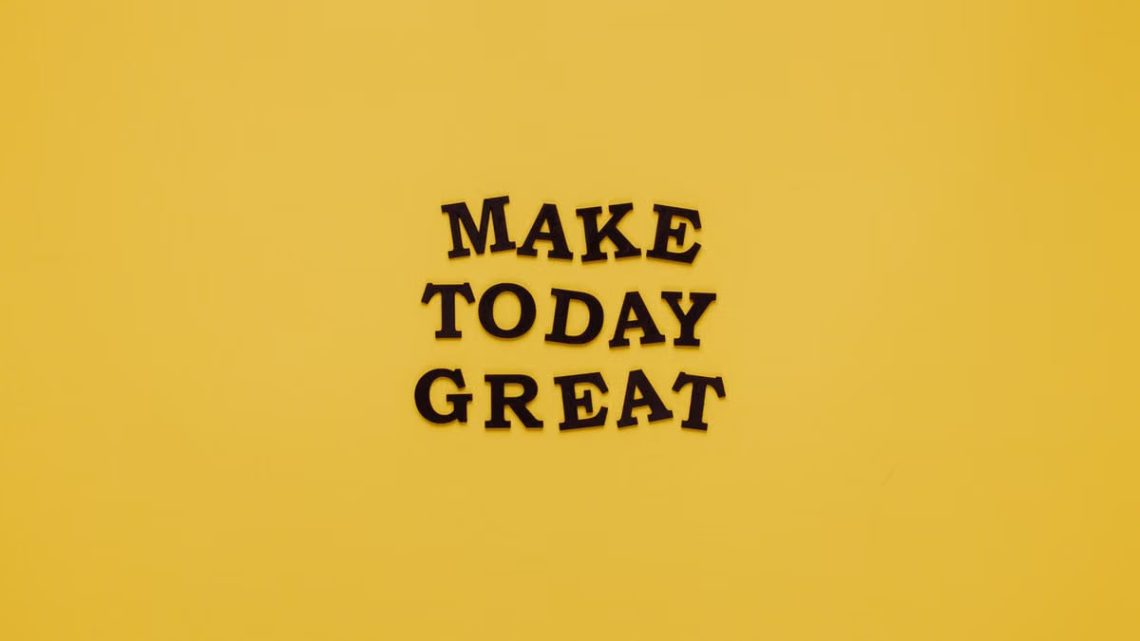 Simple and motivational quote 'Make Today Great' on a minimalist yellow background for inspiration.
